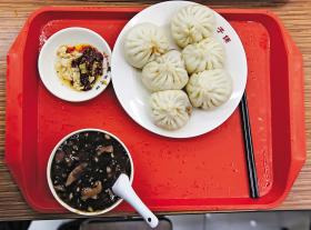 Prezydent zamówił baozi, czyli tradycyjne dalekowschodnie pierożki gotowane na parze.