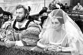 Elizabeth Taylor z mężem Richardem Burtonem na planie filmu Zeffirelliego „Poskromienie złośnicy”, 1967r.