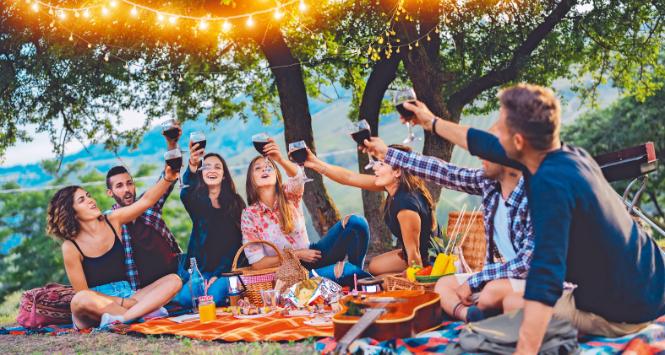 Jeśli unikniemy win zbyt słodkich i zbyt ciężkich, mamy przy grillu szeroki margines winiarskiej wolności.