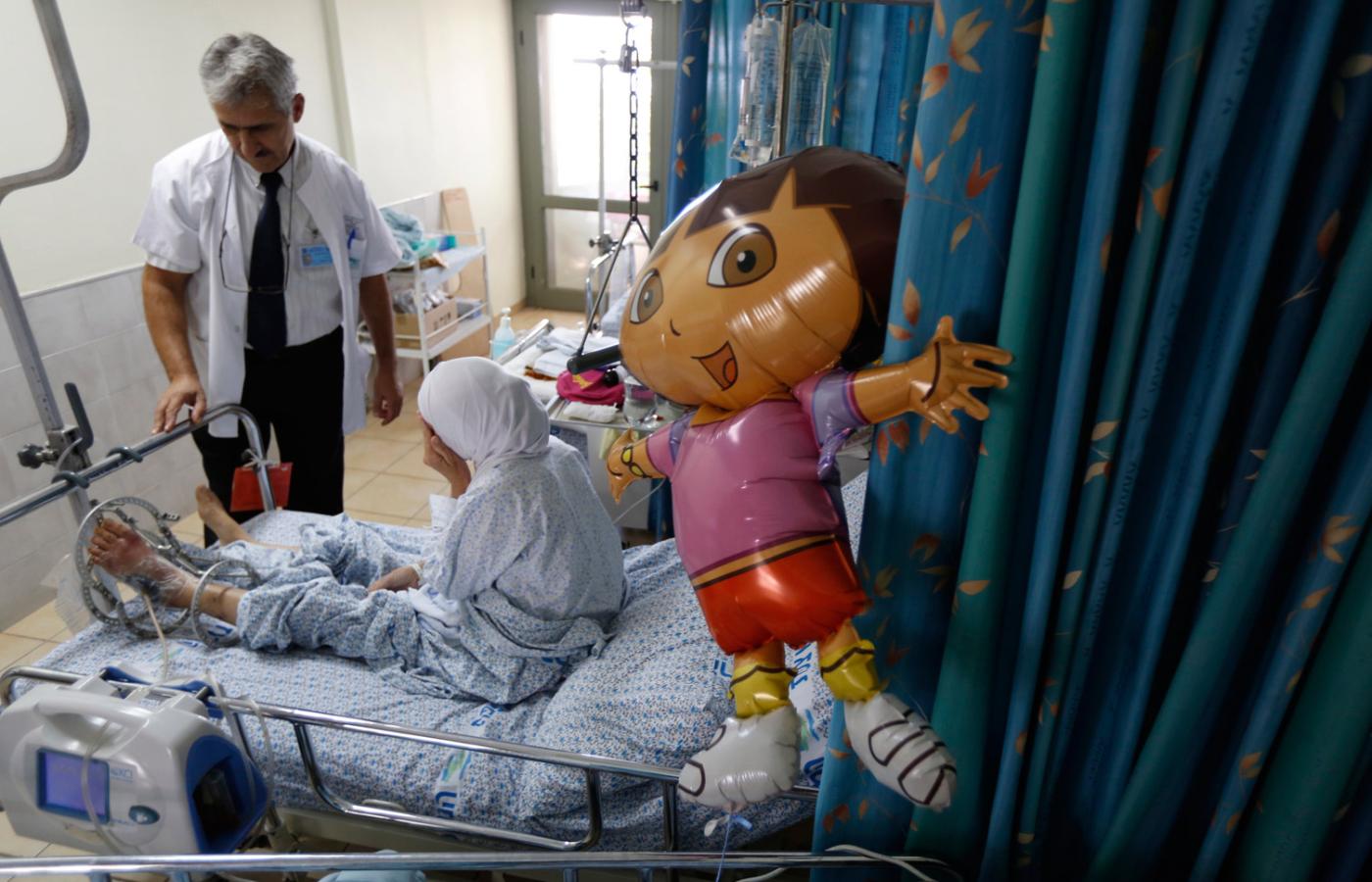 Ranna syryjska dziewczynka w izraelskim centrum medycznym ZIV.