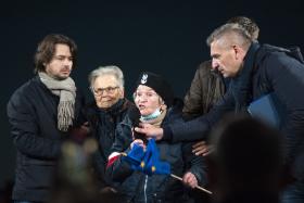 Wanda Traczyk-Stawska przemawia na manifestacji „Zostajemy w Unii”. Warszawa, 10 października.