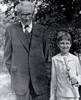 Dziadek Alojzy z wnuczkiem Andrzejem