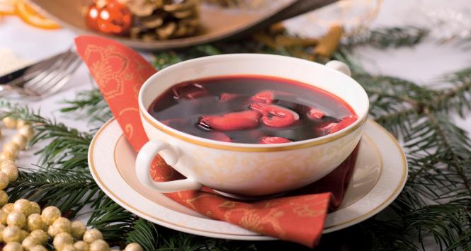 Na wigilię od stuleci podawało się barszcz z uszkami (na zdj.), zupę grzybową i rybną.