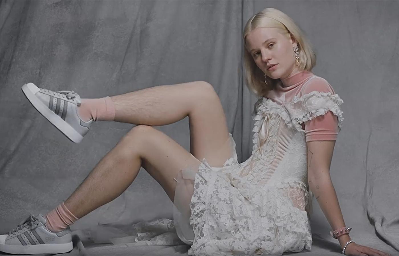 Arvidzie Byström zagrożono gwałtem, bo zapozowała do zdjęć dla marki Adidas z nieogolonymi nogami.