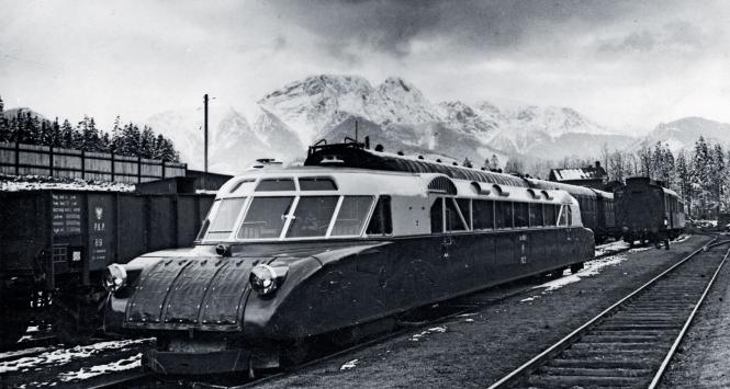 Torpeda podhalańska (lukstorpeda) na dworcu kolejowym w Zakopanem, 1936 r.
