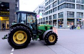 Gospodarcza stagnacja i rolnicze protesty to źródło energii dla prawicowych populistów z AfD.