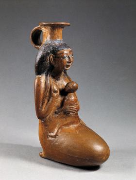 Egipskie naczynko w kształcie kobiety karmiącej dziecko.