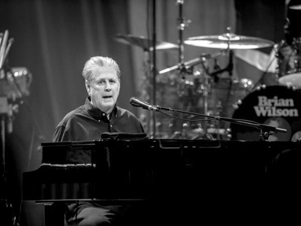 Brian Wilson miał 82 lata.