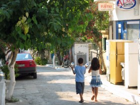 Rodziny korzystały z rozbudowanego systemu dopłat i zasiłków, bezrobocie wciąż jednak najbardziej dotyka młodych (w tym zwłaszcza osób poniżej 25. roku życia – obecnie połowa tej grupy).