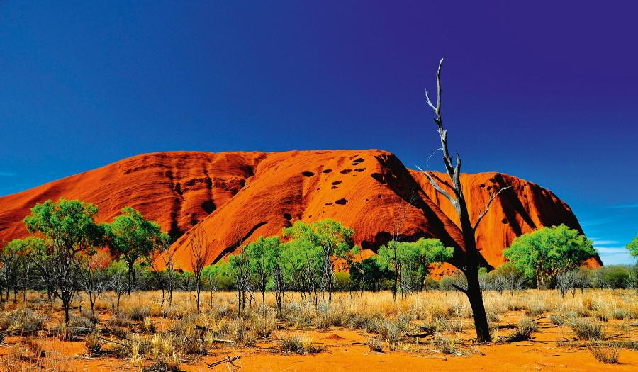 Uluru to święte miejsce Aborygenów. Z góry tej duchy przodków spoglądają na swoje ziemie i jej współczesnych mieszkańców.