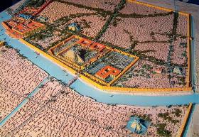 Współczesna makieta Babilonu przedstawiająca okręg świątynny z zigguratem Etemenaki, tzw. wieżą Babel.