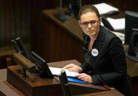 Barbara Nowacka prezentuje w Sejmie projekt ustawy liberalizującej aborcję.