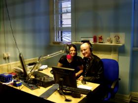 Najmłodsze polskie radio Orla – szefowa studiaJoanna Figlak i twórca rozgłośni George Matlock