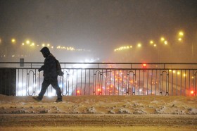 Warszawa. Tu na pewno piechotą szybciej. Na zdjęciu zakorkowana Wisłostrada w poniedziałkowy wieczór.