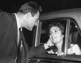 Z mężem Michaelem Toddem, Nowy Jork 1957 r.