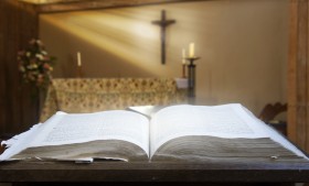 Świątynie pustoszeją, ponieważ wierni z coraz większym trudem znoszą niechlujną liturgię.