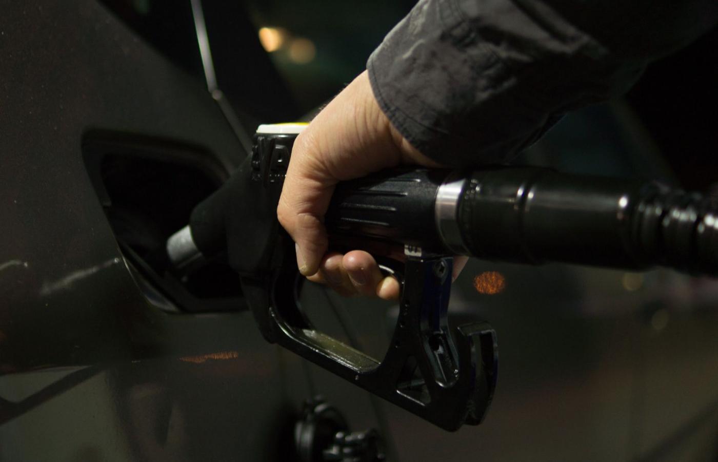 Opłata emisyjna – 10 groszy od każdego litra sprzedanego paliwa – to kolejny podatek.