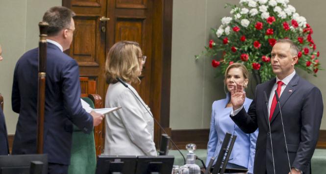 Karol Nawrocki składa przysięgę w Sejmie.