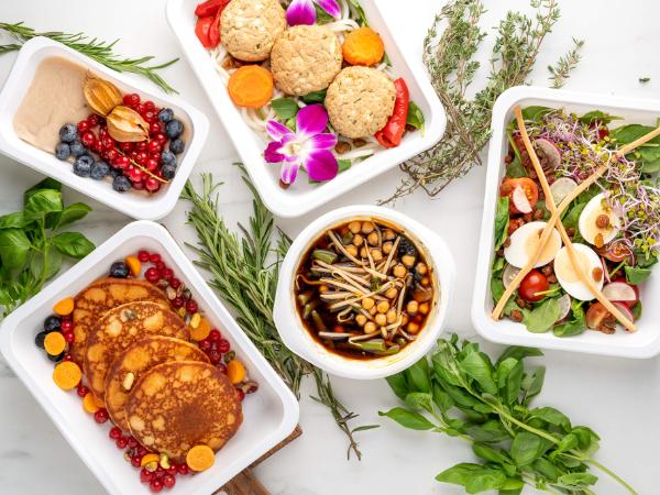 Zdrowe i pyszne posiłki codziennie w Twoim domu? To możliwe z cateringiem dietetycznym