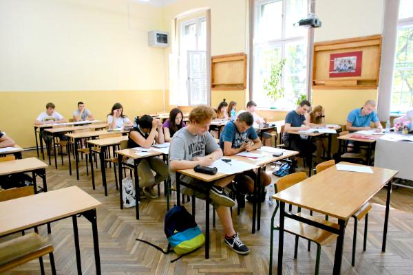 Tragiczna siatka godzin w liceach. MEN robi dobrze korepetytorom, reszta zgrzyta zębami