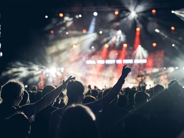 Rośnie fala zachorowań, a kolejne kraje w Europie wprowadzają obostrzenia także w sektorze kultury.