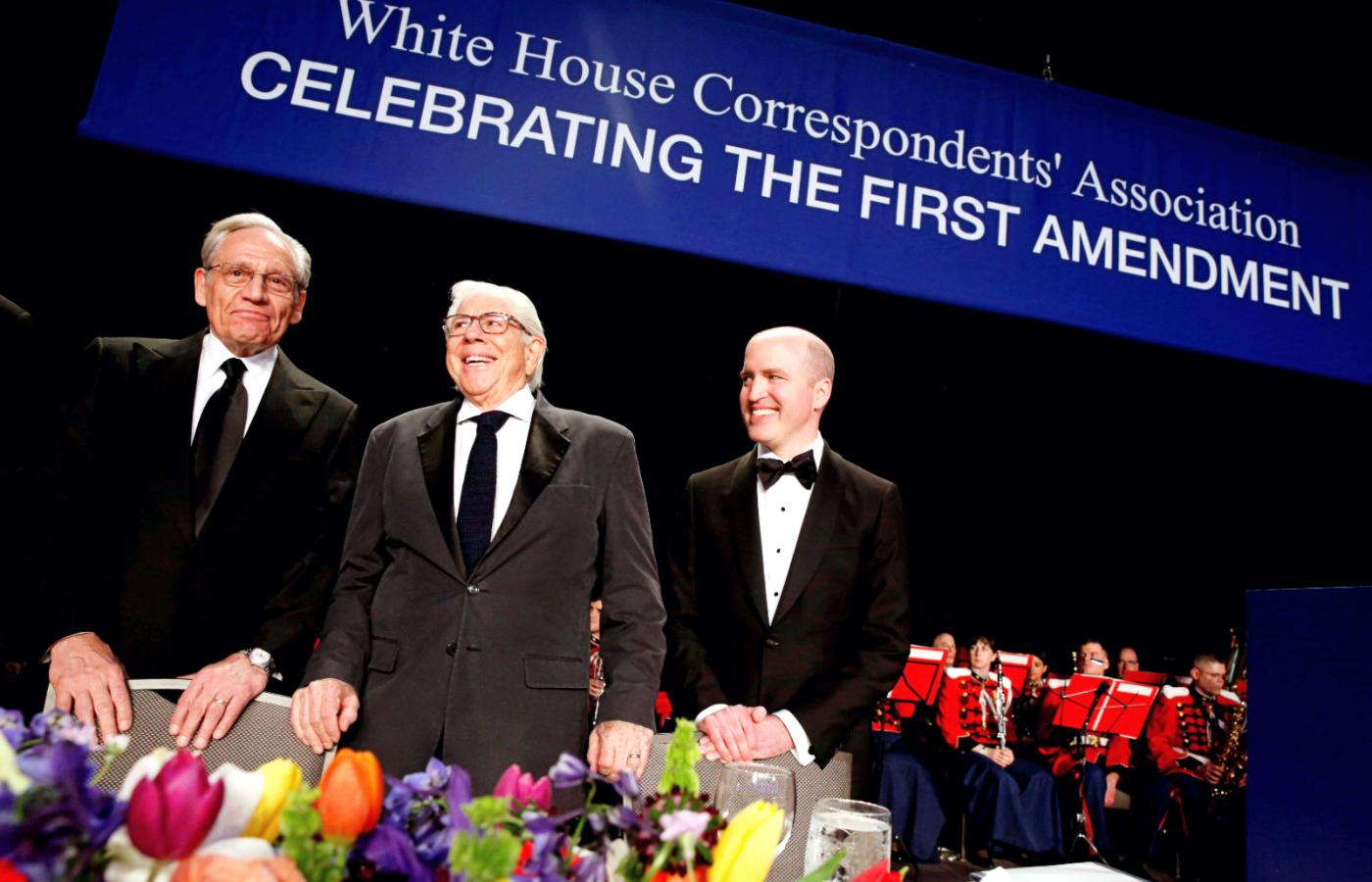 Od lewej Bob Woodward i Carl Bernstein. Obok Jeff Mason, szef Stowarzyszenia Korespondentów w Białym Domu