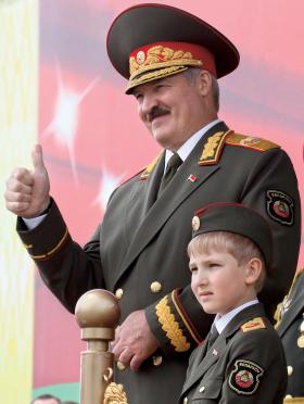 Siedmioletni Mikałaj to oczko w głowie białoruskiego prezydenta.