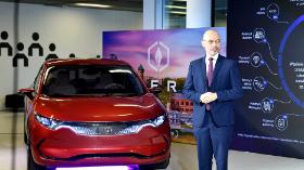 Minister Michał Kurtyka prezentuje samochód elektryczny Izera