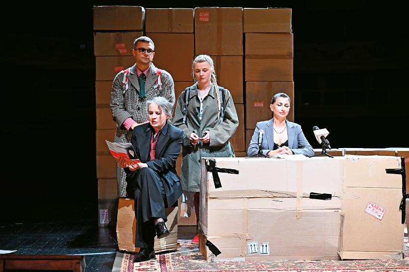 Spektakl „Un-packing”, reż. Katarzyna Kalwat.