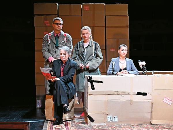 Spektakl „Un-packing”, reż. Katarzyna Kalwat.