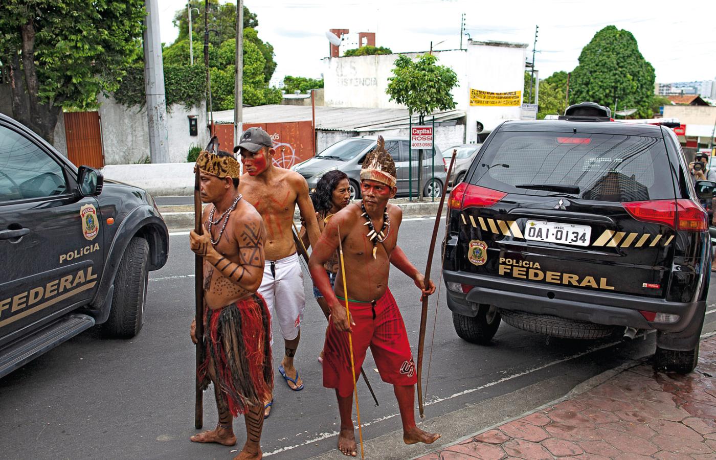 Amazońscy Indianie na ulicach Manaus, gdzie protestowali w styczniu 2014 r. przeciw szefowi rządowej agendy zajmującej się autochtonami.