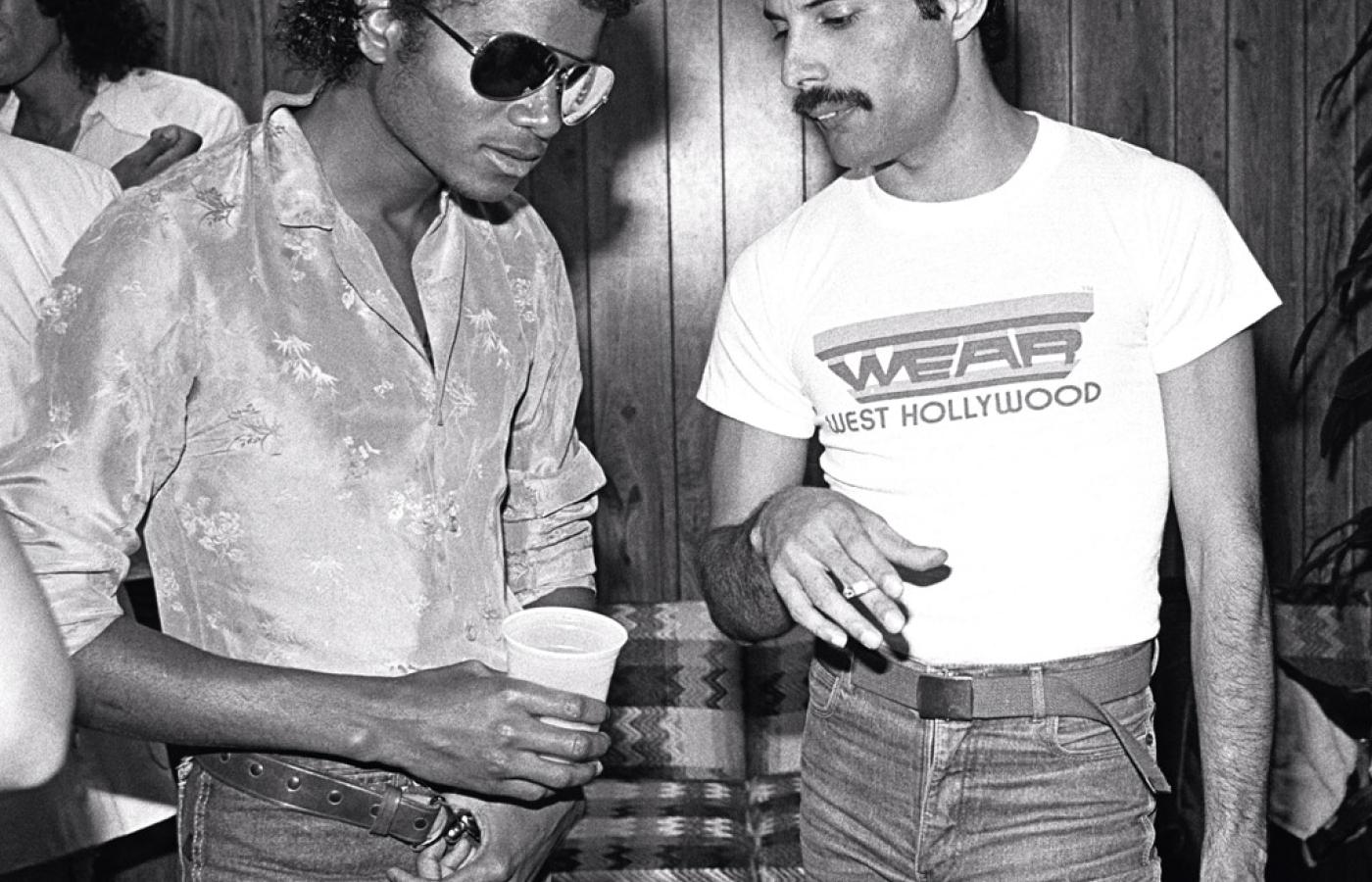 Jackson doskonale znał i cenił twórczość Queen, ale jego podziw wobec Mercury’ego od początku nie pozostawał bez wzajemności.
