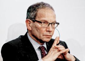 Charles Kupchan – politolog, członek prestiżowej Rady Stosunków Międzynarodowych (CFP) i profesor Georgetown University.