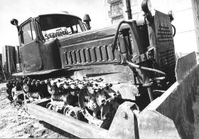 Nie tak dawno związkowcy zapowiadali, że zjadą do Warszawy na traktorach, żeby zaprotestować w obronie polskiej ziemi (ściśle: państwowych lasów). Historia lubi się powtarzać.