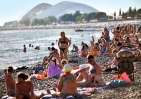 Kamieniste plaże cieszą się nie mniejszym powodzeniem niż mistrzostwa.