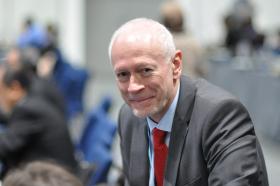 „Prawa twórców należy respektować” - nie ma wątpliwości Michał Boni. „Trzeba jednak też zrozumieć, że fali zmian nie da się zatrzymać.”