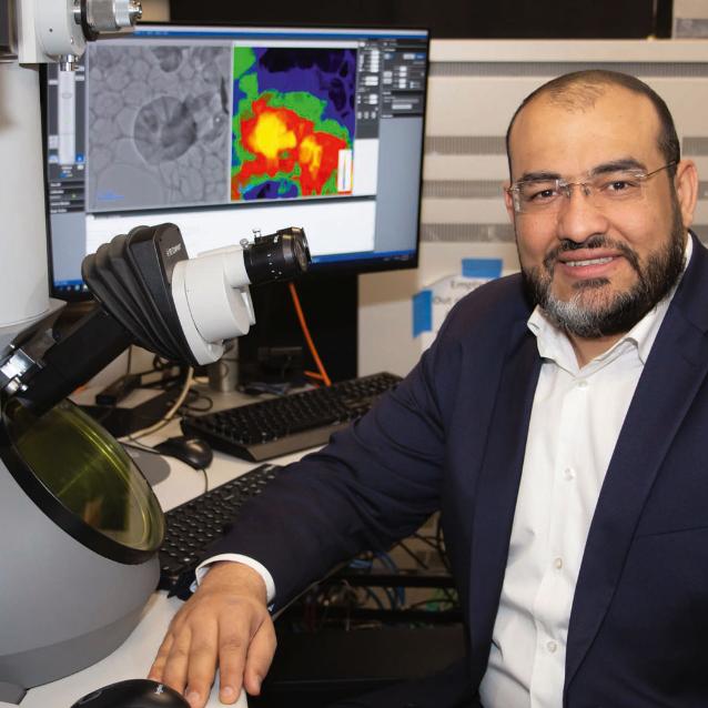 Mohammed Hassan – szef grupy, która stworzyła mikroskop do obserwacji elektronów.