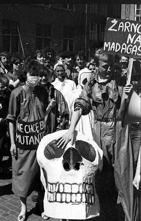 Majowe Juvenalia były okazją do protestu przeciwko budowie elektrowni jadrowej. Gdańsk,1986