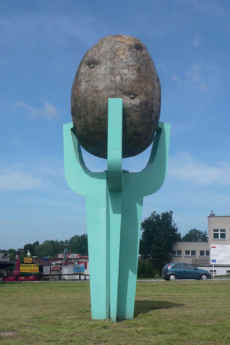 Pomnik ­ziemniaka w Biesiekierzu.