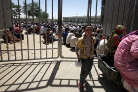 Pustynna oaza Saybagh. W Xinjiangu zakazane jest publiczne prowadzenie modlitwy przez muezina, dlatego w czasie nabożeństw wierni oddają pokłony Allahowi w ciszy.