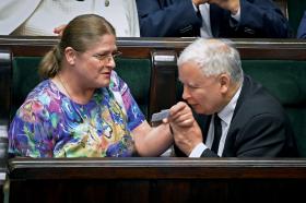 Krystyna Pawłowicz z prezesem Jarosławem Kaczyńskim w Sejmie.