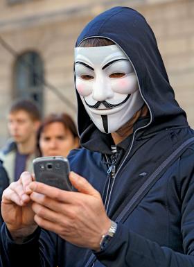 Internet ukształtowano pod dyktando potężnego lobby służb specjalnych i biznesu.