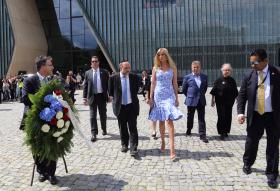 Ivanka Trump przed warszawskim pomnikiem Bohaterów Getta