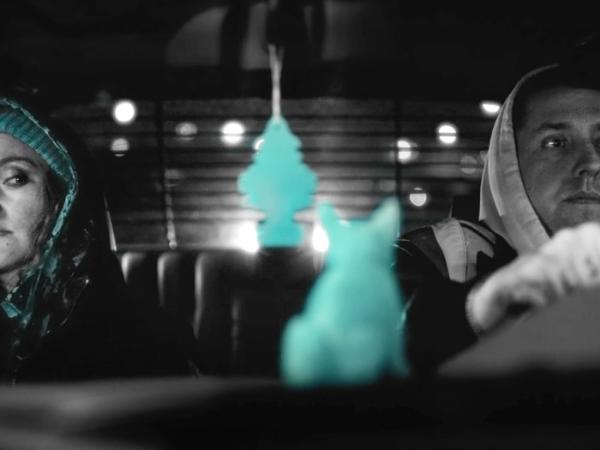 Kadr z klipu „Motyle” (Dorota Masłowska, prod. Solar)