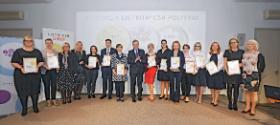 Laureaci Złotych Listków CSR POLITYKI z redaktorem naczelnym tygodnika POLITYKA.