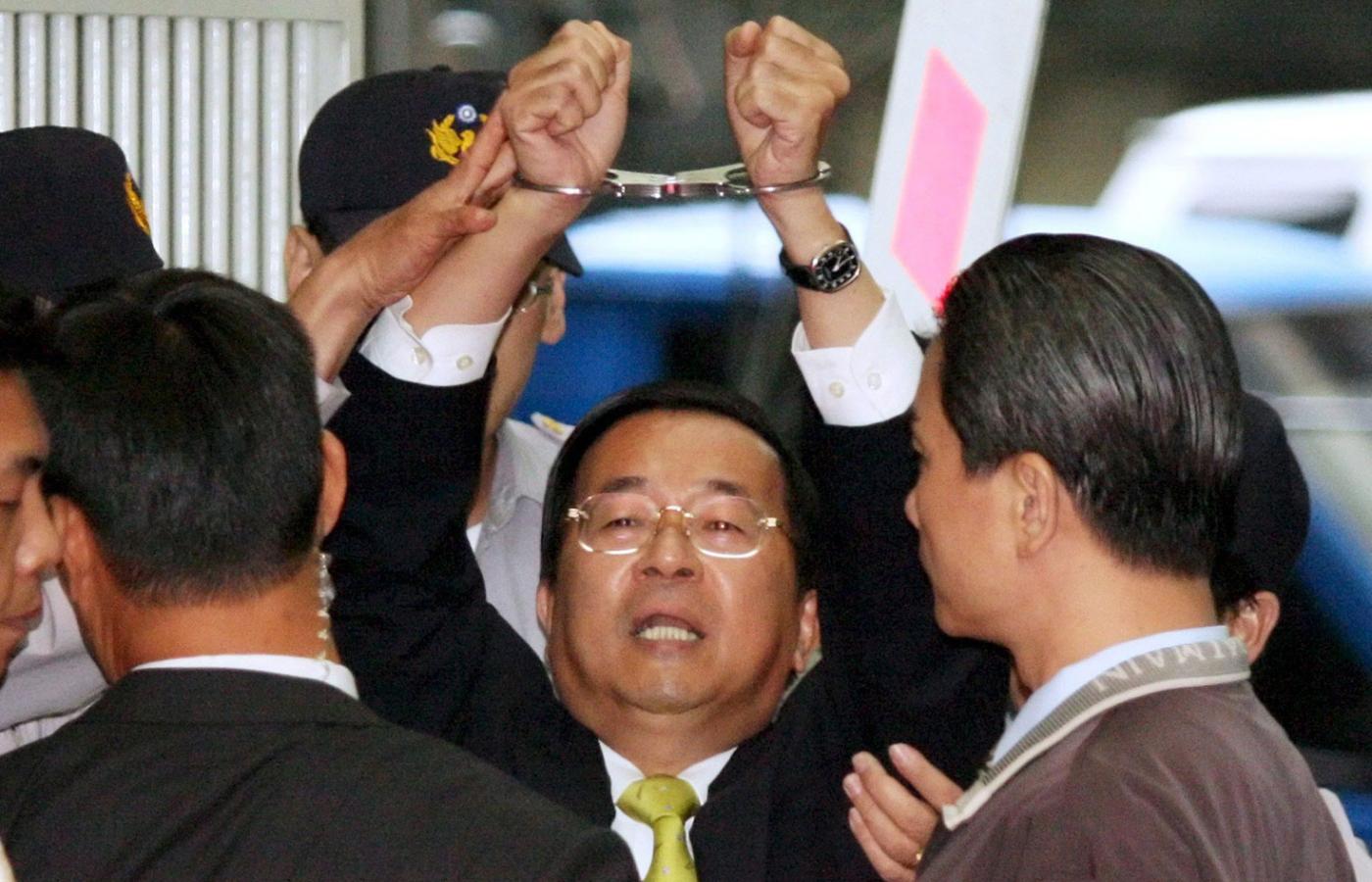 Eksprezydent Tajwanu Chen Shui-bian odsiaduje 17-letni wyrok za łapówki i malwersacje.