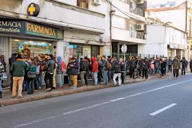 Aby w Urugwaju kupić rekreacyjną marihuanę w aptece, trzeba najpierw zarejestrować się w specjalnej bazie danych. Ale i tak stanęły kolejki.