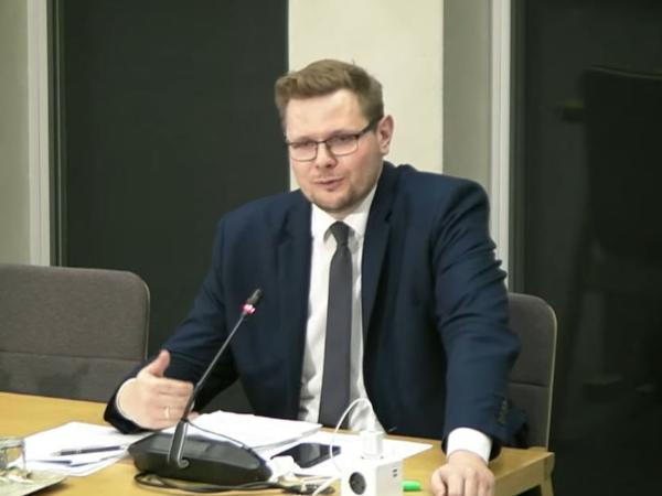 Michał Woś przed komisją śledczą ds. Pegasusa