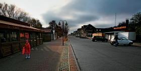 Jastarnia: W martwym sezonie się upiększa pokoje i lokal - to czajniki dokupi na wyposażenie, to pilota do telewizora odda do naprawy.