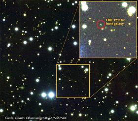 Karłowata galaktyka w dalekim kosmosie, w której umiejscowione jest źródło błysków radiowych FRB 121102.